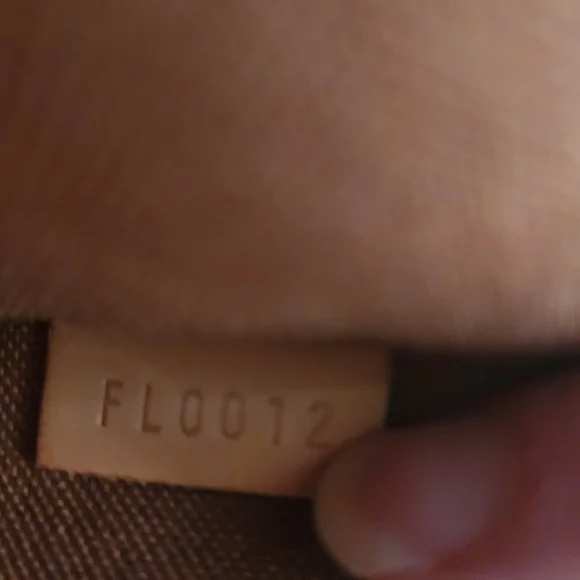 Louis Vuitton Alma Monogram - Picture 8 of 15